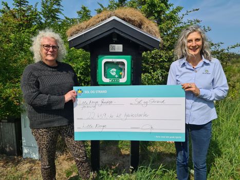 Sol Og Strand Har Støttet Etableringen Af Den Nye Hjertestarter På Lille Norge Grundejerforening.